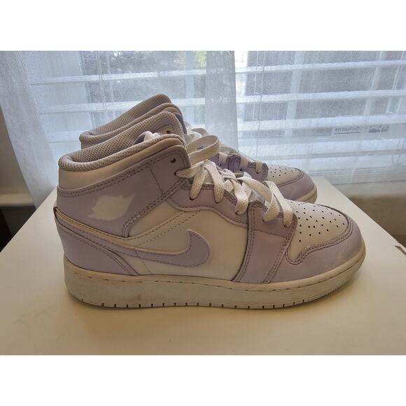 Nike Air Jordan 1 Mid GS 5Y White Lilac Purple Women 6.5 Youth Sneakers - Picture 2 of 9